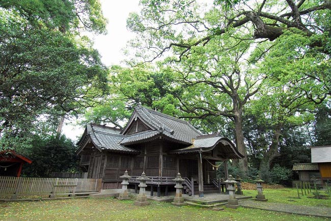 瓜生野八幡とクスノキ群