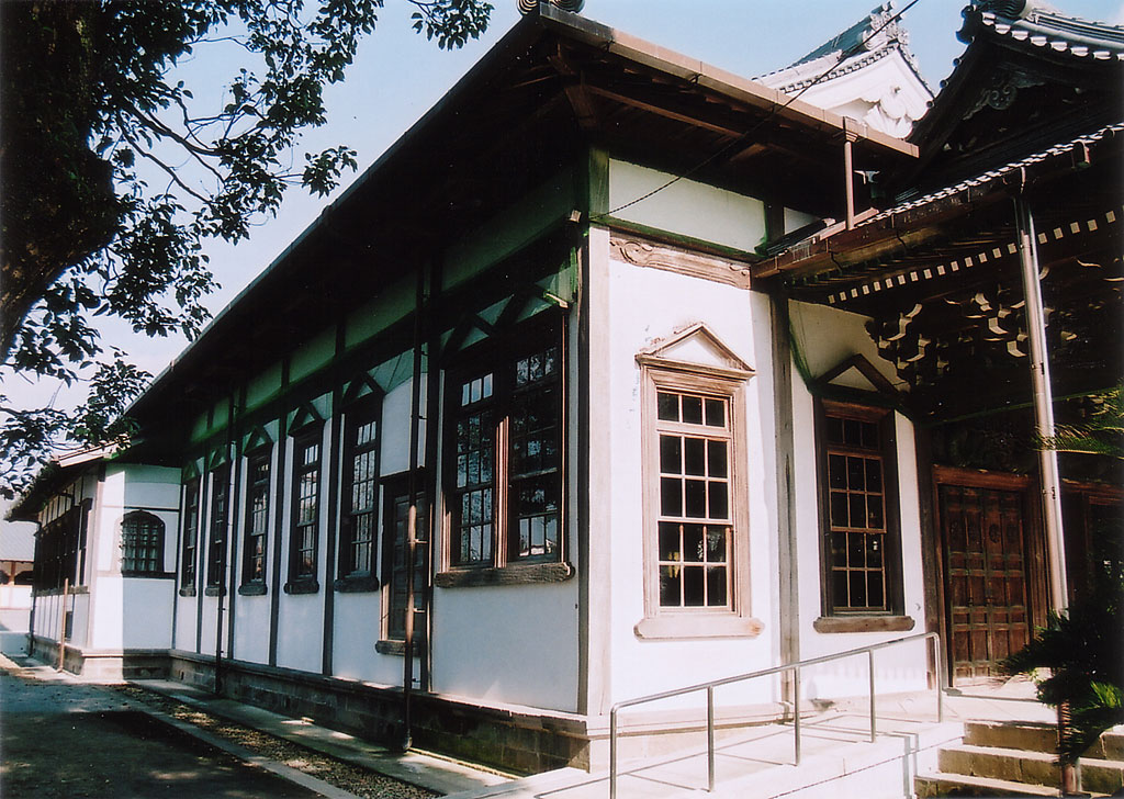 願心寺本堂（近景）