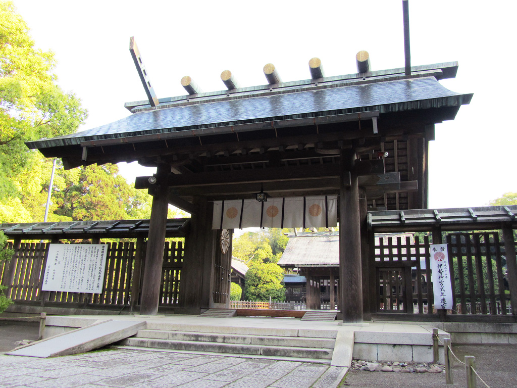 宮崎神宮正門及び玉垣