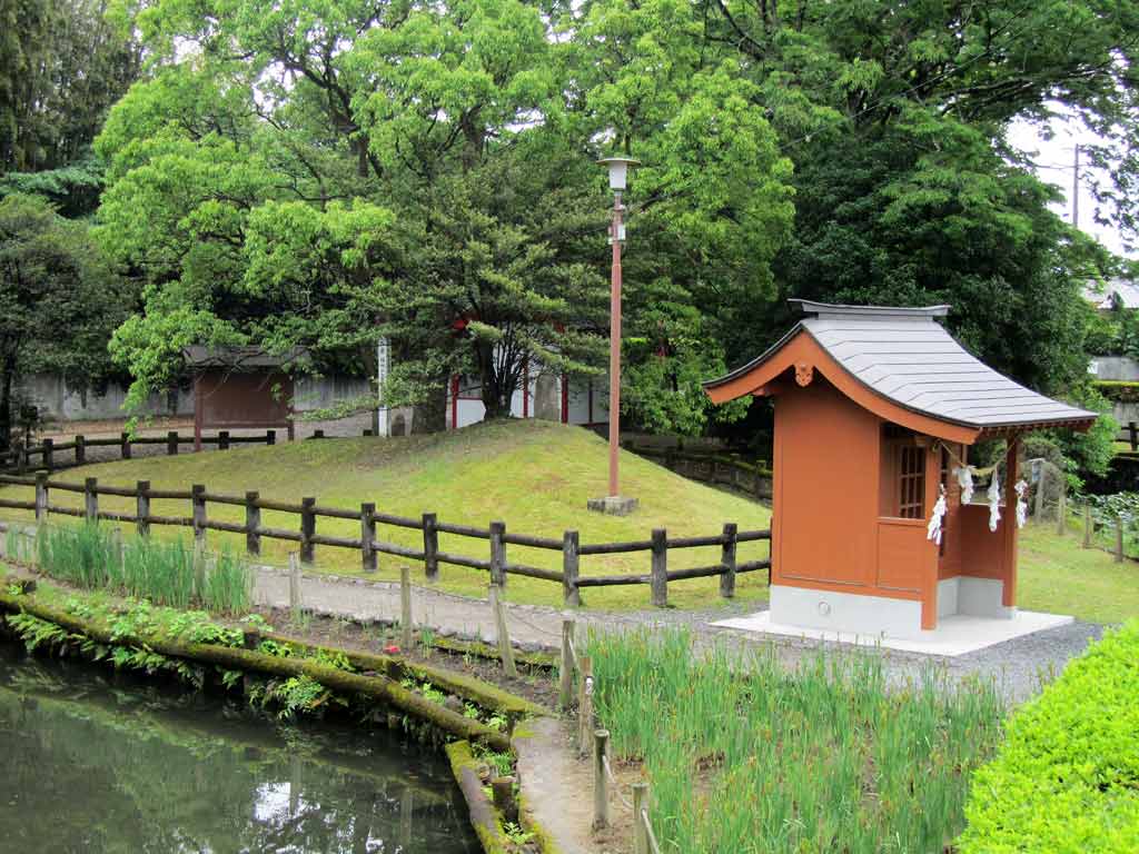 都城市沖水古墳（南より）