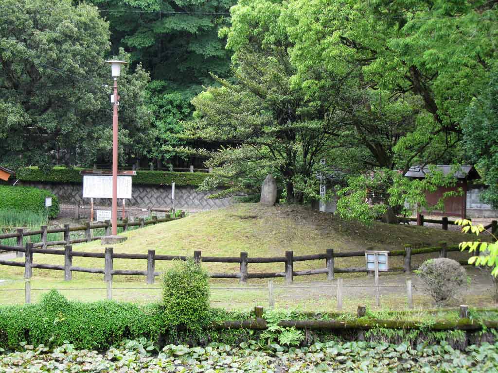 都城市沖水古墳遠景（南東より）