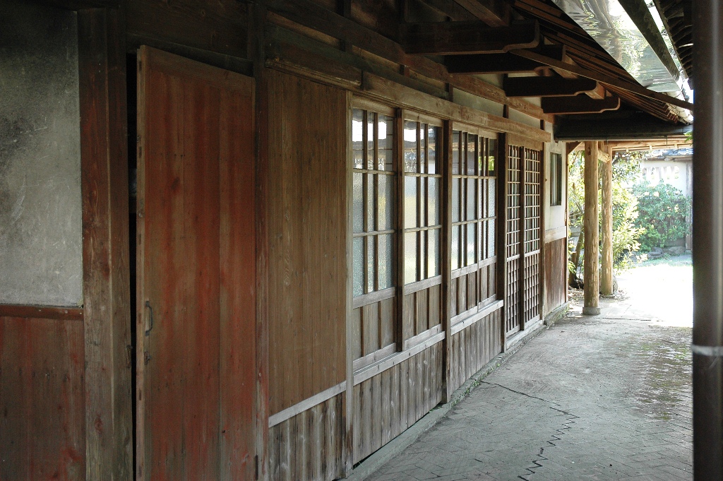 離れ