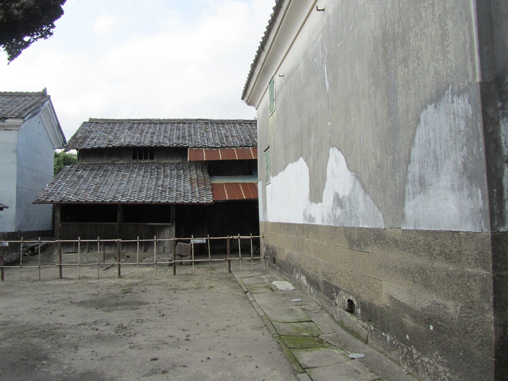 納屋と土蔵の位置関係