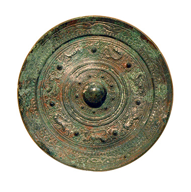 Beast-Band Bronze Mirrors from Mochida Mound №1